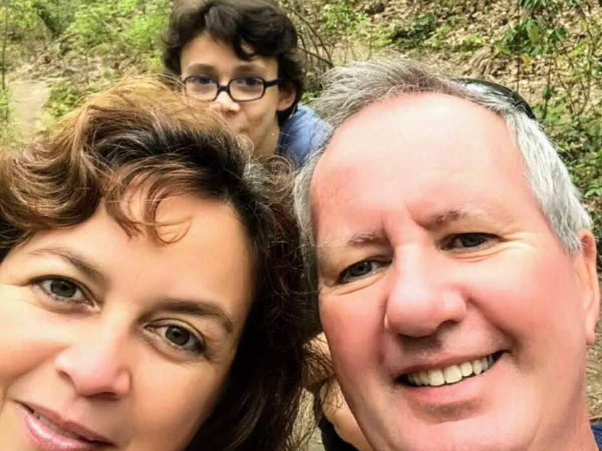 Madre fue asesinada por su propio hijo mientras su esposo observaba en Tennessee; ambos la incineraron