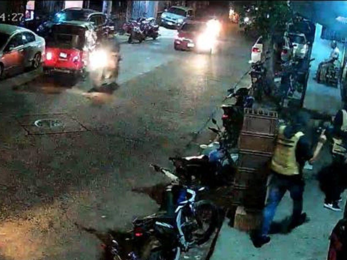 Cámaras captaron asalto en barrio Bella Vista: llegaron armados, con chalecos y encapuchados