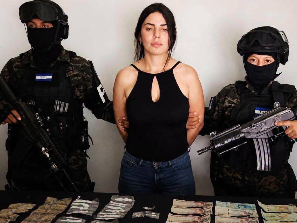 Capturan en SPS a La Chela con 67 envoltorios de supuesta droga y dinero en efectivo