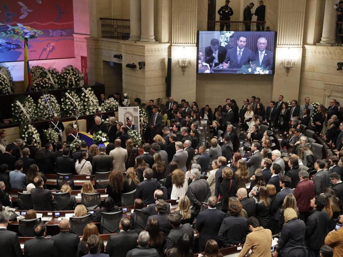 Petro no asiste a funeral de Uribe Turbay y lo llama ‘Mario’ durante minuto de silencio