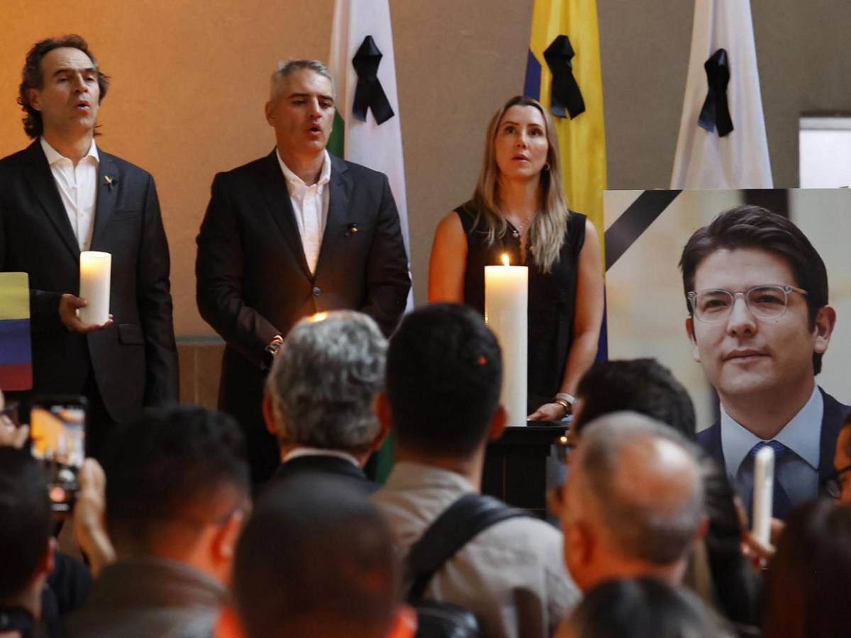 Petro no asiste a funeral de Uribe Turbay y lo llama ‘Mario’ durante minuto de silencio