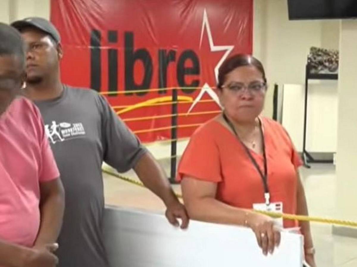 Protestan por falta de entrega de credenciales a dos corrientes dentro de Libre