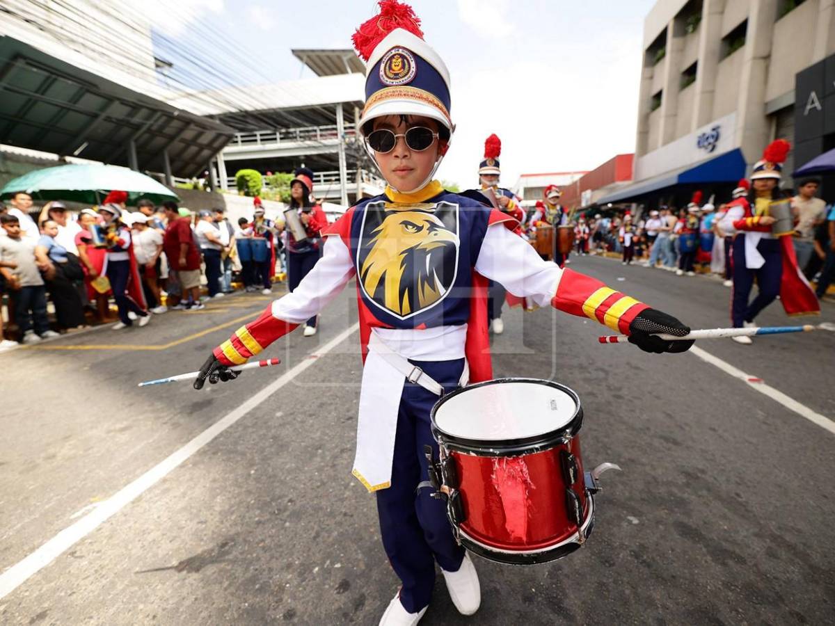 Las bandas con los trajes más espectaculares en los desfiles patrios 2026