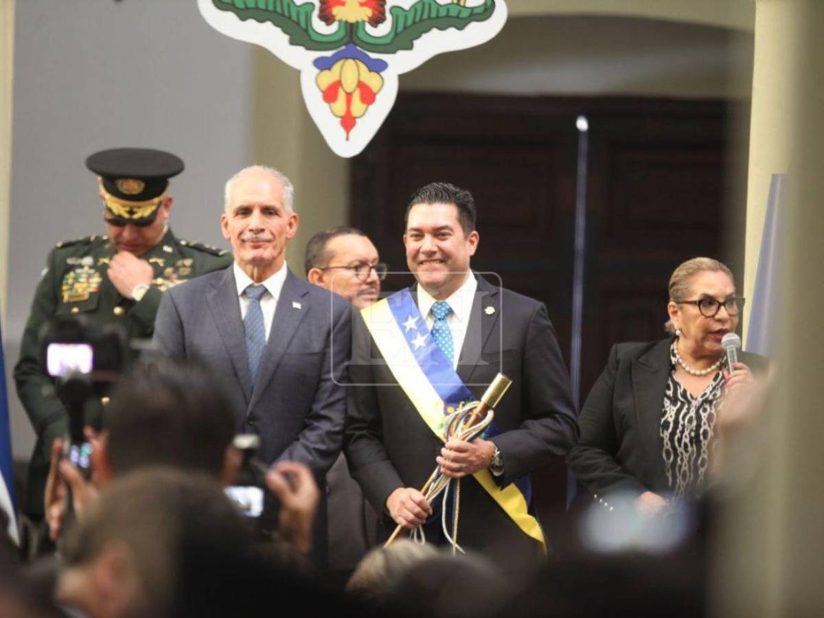 Lo que no se vio de la juramentación de Juan Diego Zelaya y los nuevos regidores de la capital