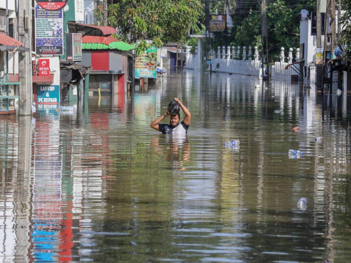 Impactantes imágenes de las inundaciones en Asia: hay más de mil muertos