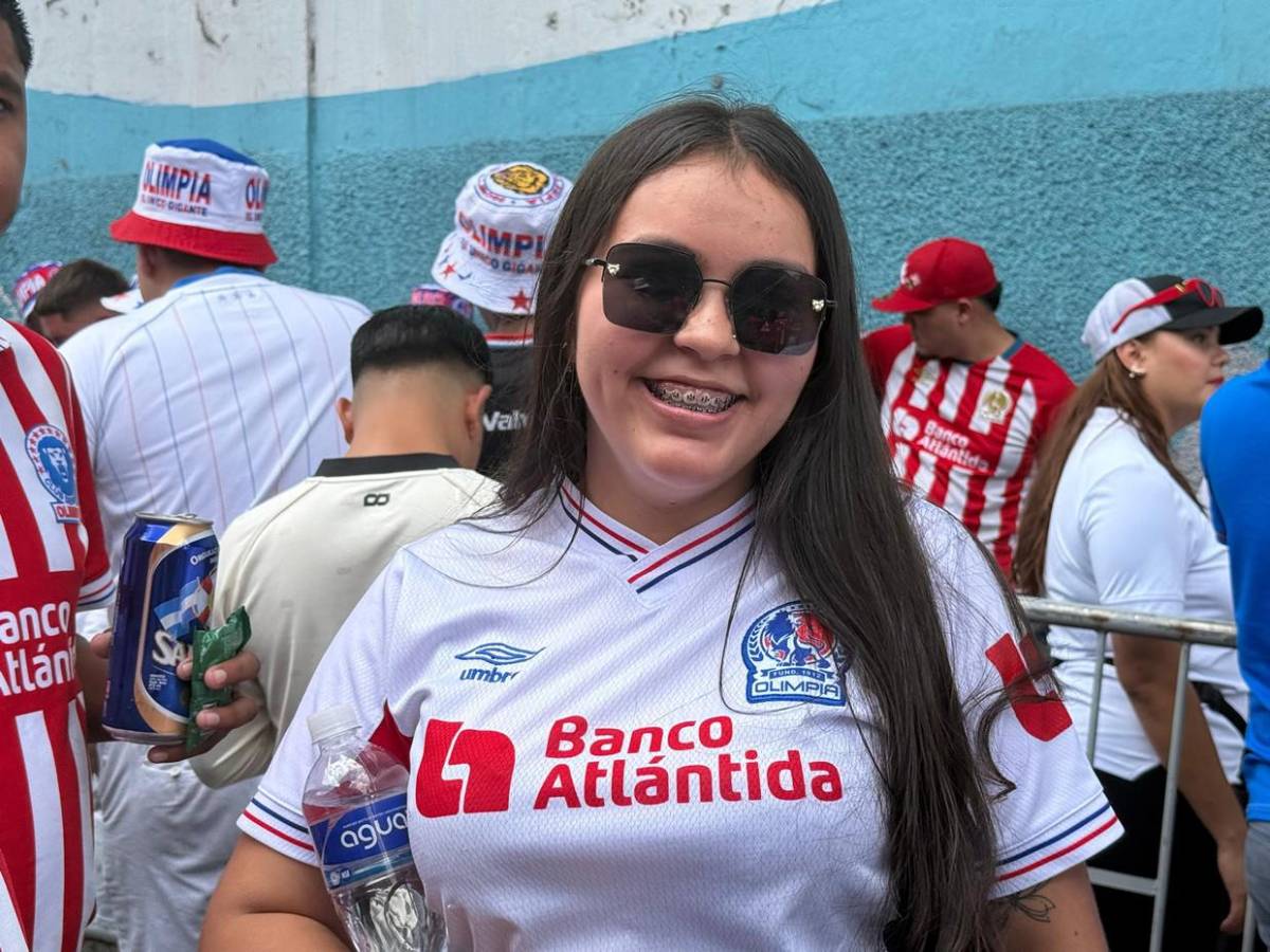 Aficionados llegan al Chelato Uclés para la gran final Olimpia vs Real España