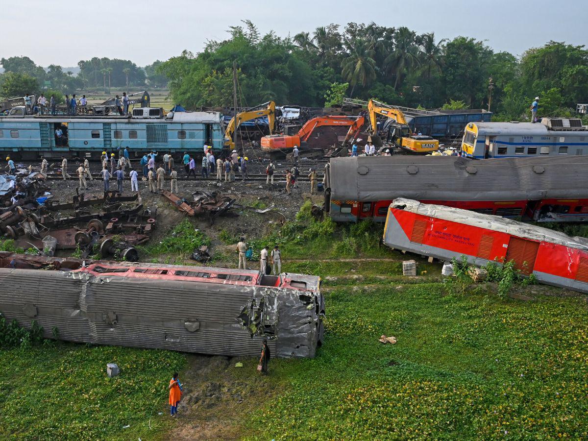 Investigan si catástrofe ferroviaria en India fue por fallo de señalización