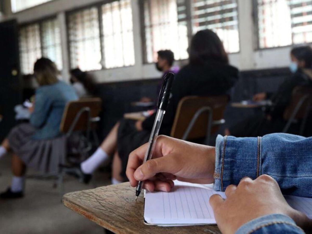 Cuatro de cada cien estudiantes están repitiendo el grado en Honduras