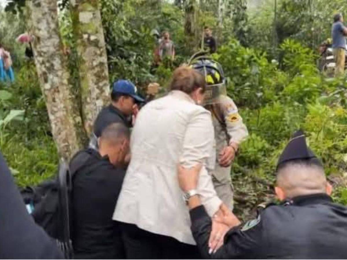 Imágenes del aterrizaje forzoso del helicóptero donde iba Xiomara Castro en Santa Cruz de Yojoa