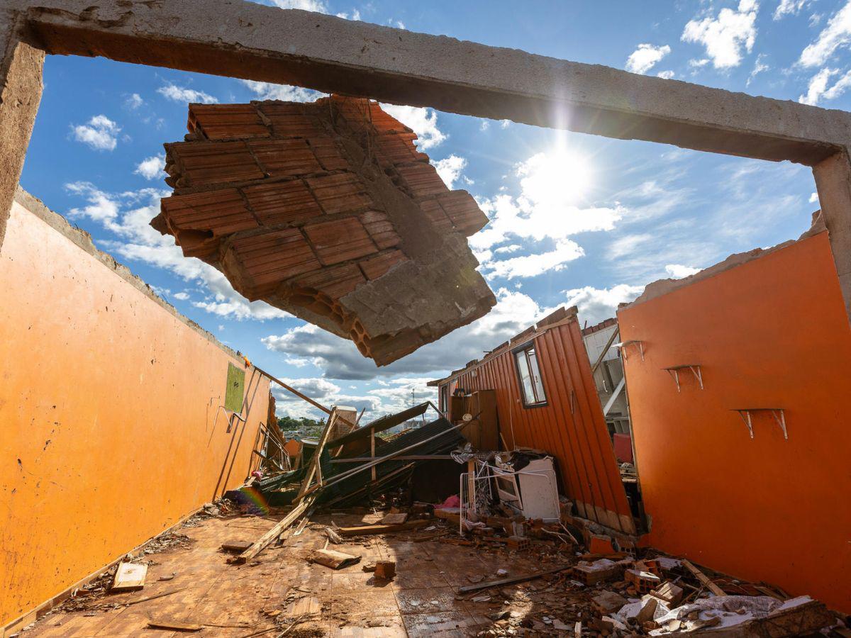 Las desgarradoras imágenes del tornado que arrasó Brasil: Más de 700 heridos y seis muertos