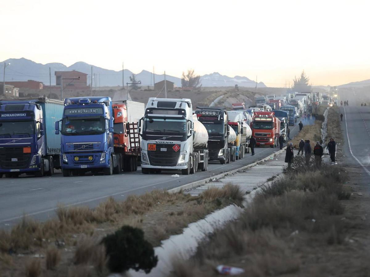 Más de 47 detenidos y 5 heridos tras desbloqueo de carreteras en Bolivia