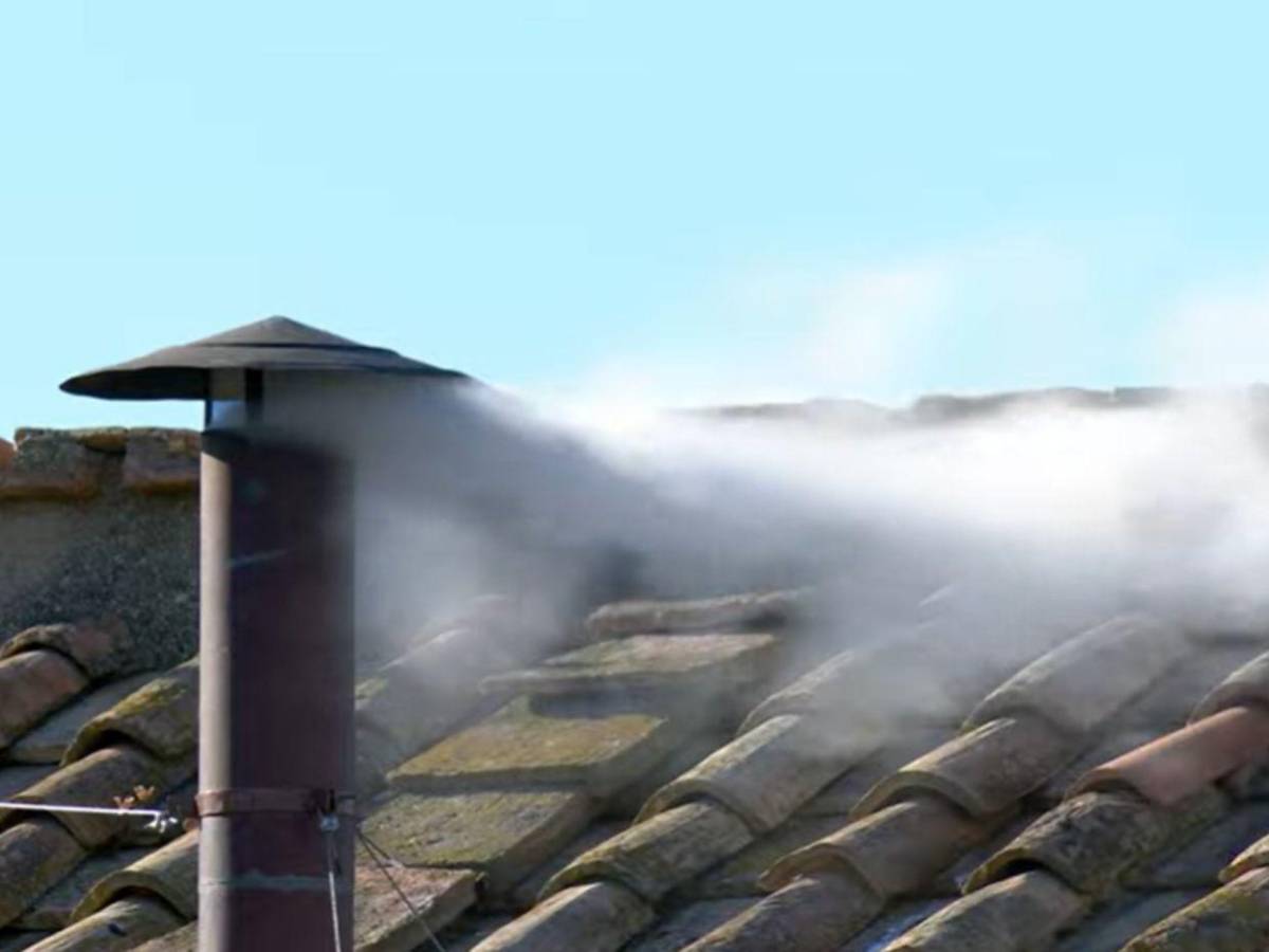 Entre fumata blanca y campanas: así fue el anuncio tras la elección del nuevo Papa