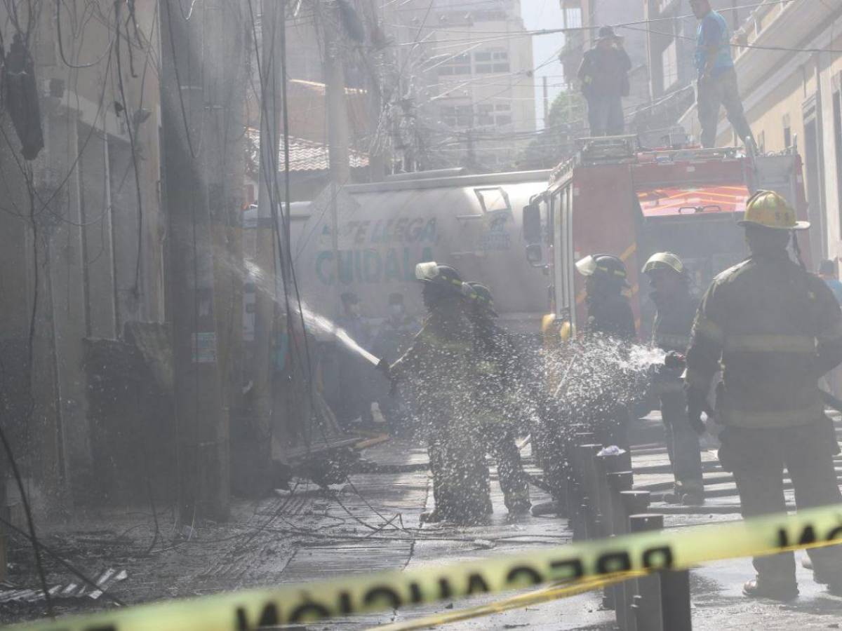 Histórico Chinda Díaz queda en escombros tras voraz incendio en el centro de la capital
