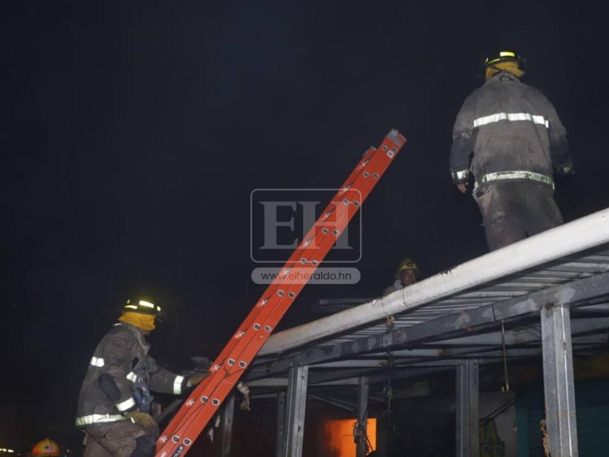 Millonarias pérdidas en Mercado Medina de SPS: Entre 60 a 100 puestos se quemaron