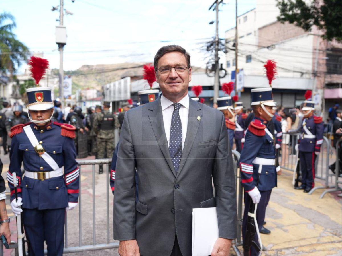 Diplomáticos, funcionarios y otras personalidades presentes en la toma de posesión de Nasry Asfura