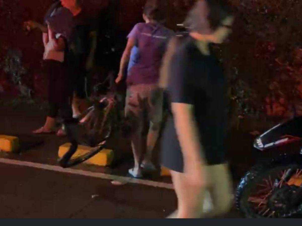 Quedó junto a su bicicleta: Vehículo a exceso de velocidad mata ciclista en Puerto Cortés