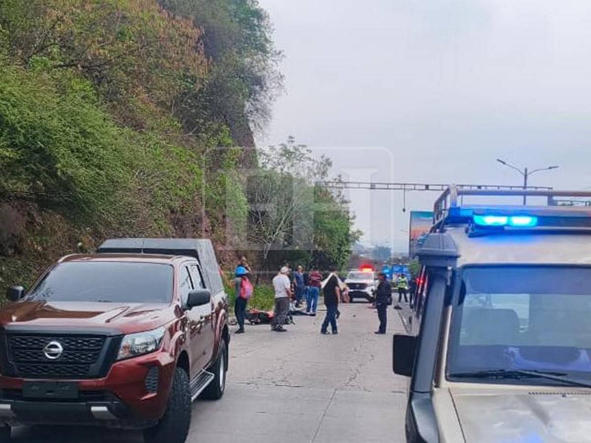 Tráfico pesado en salida al sur tras accidente donde murió motociclista