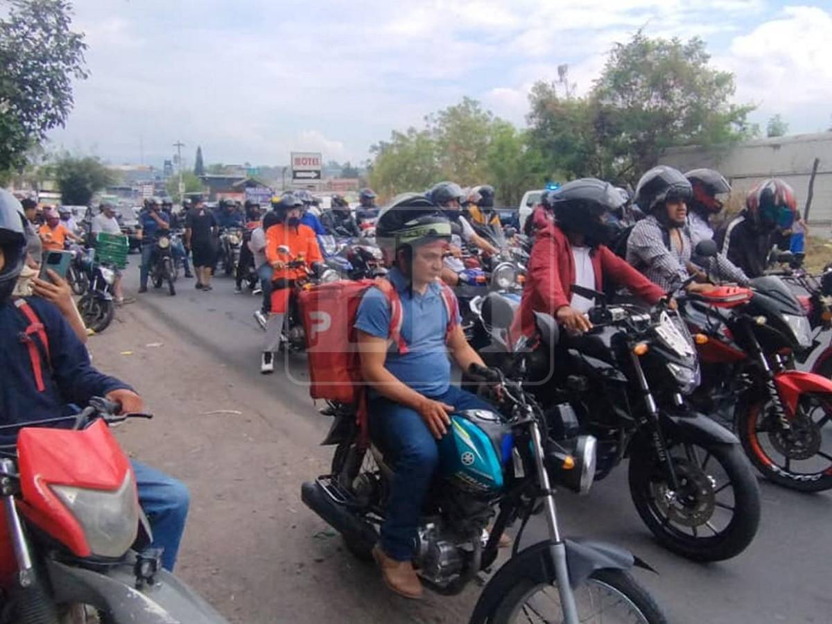 Tráfico pesado en salida al sur tras accidente donde murió motociclista