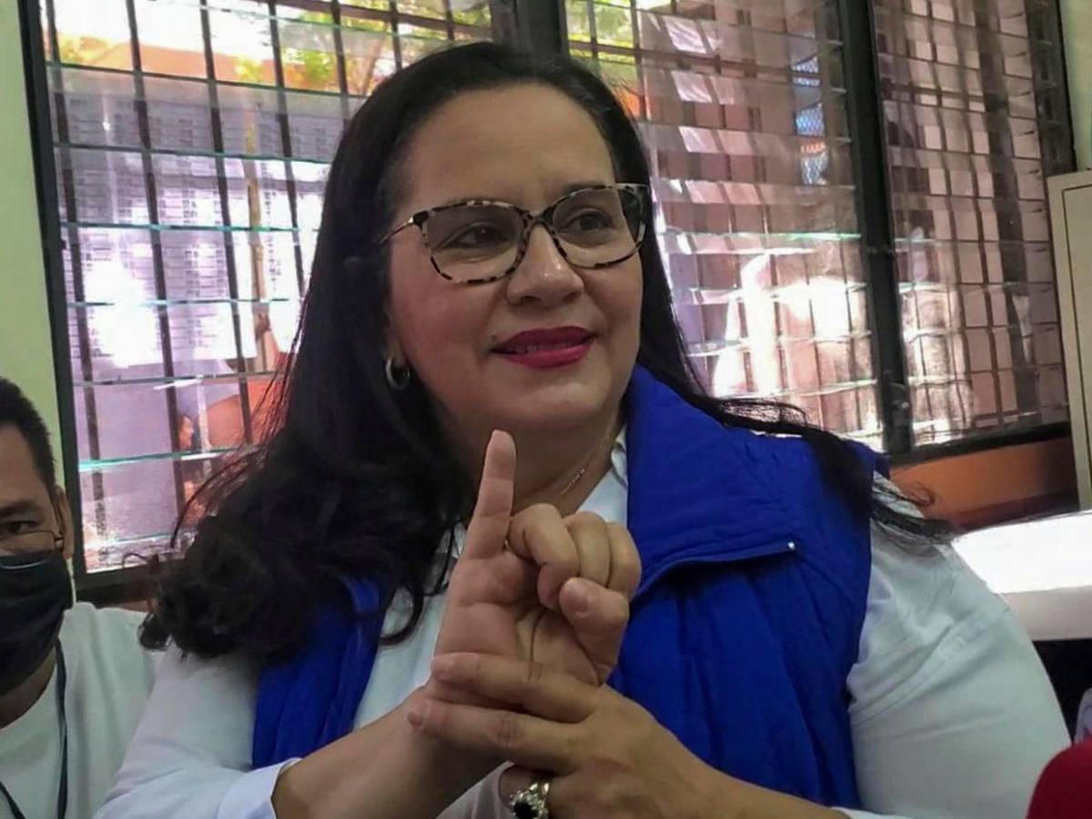 Precandidatos presidenciales ejercieron su voto en las primarias en Honduras