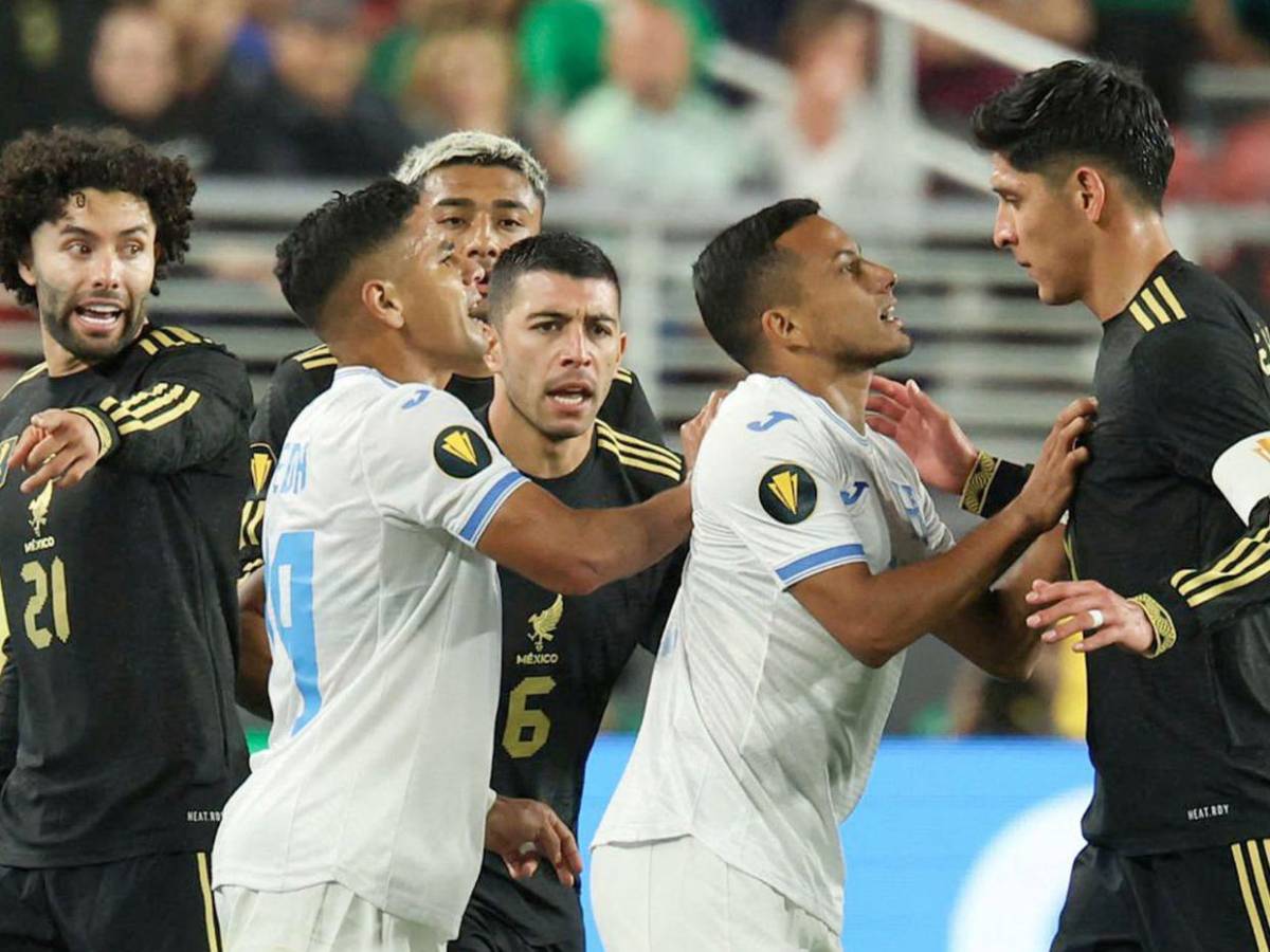 No se vio en TV: Peleas en las gradas del Honduras vs México e intrusos en la cancha