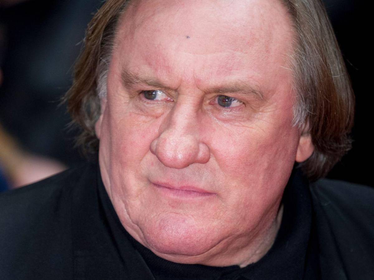 Gérard Depardieu enfrenta juicio por agredir a un paparazzi en Roma