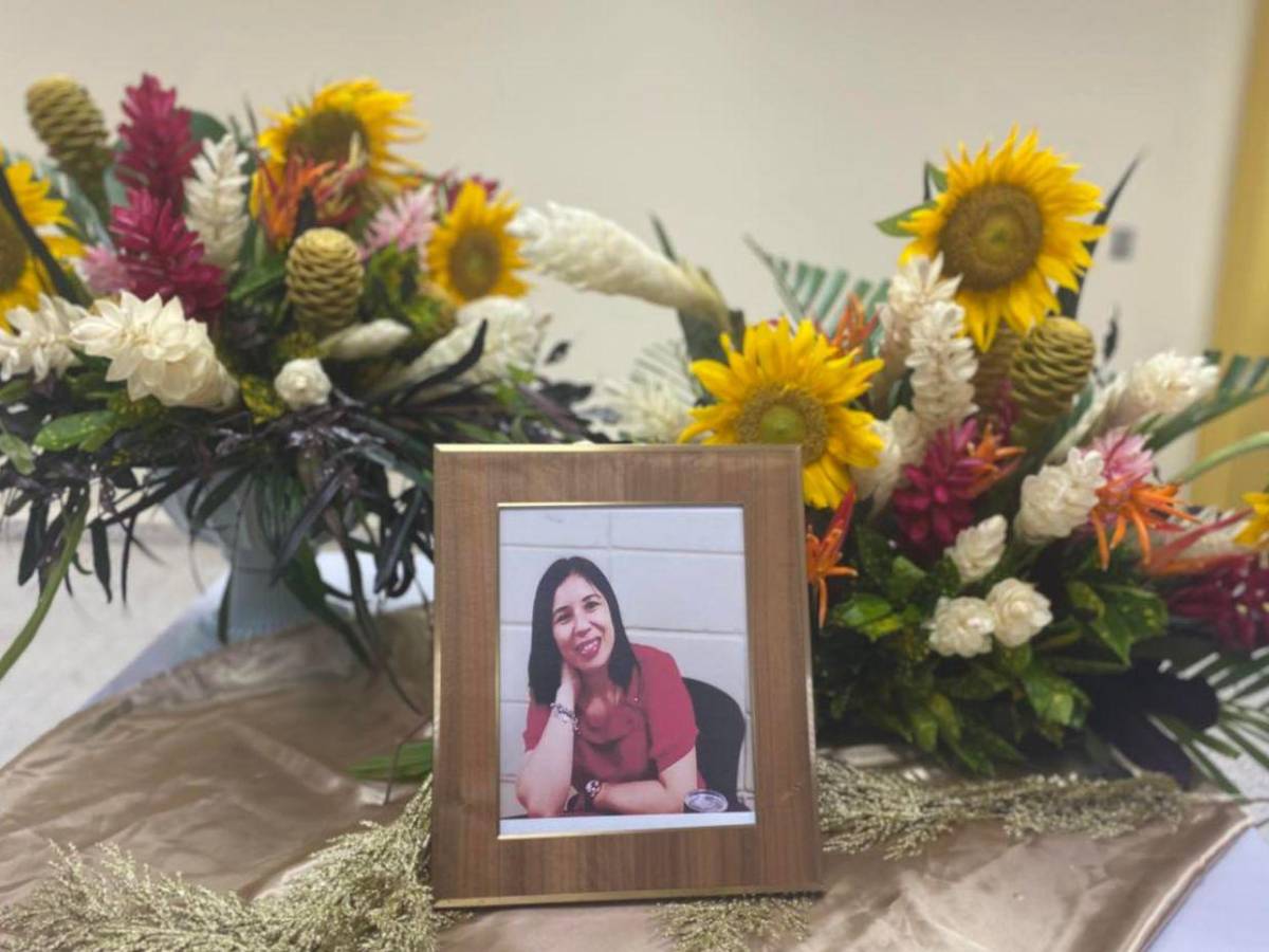 Rinden homenaje a Angie Sánchez, docente que fue hallada muerta en La Ceiba