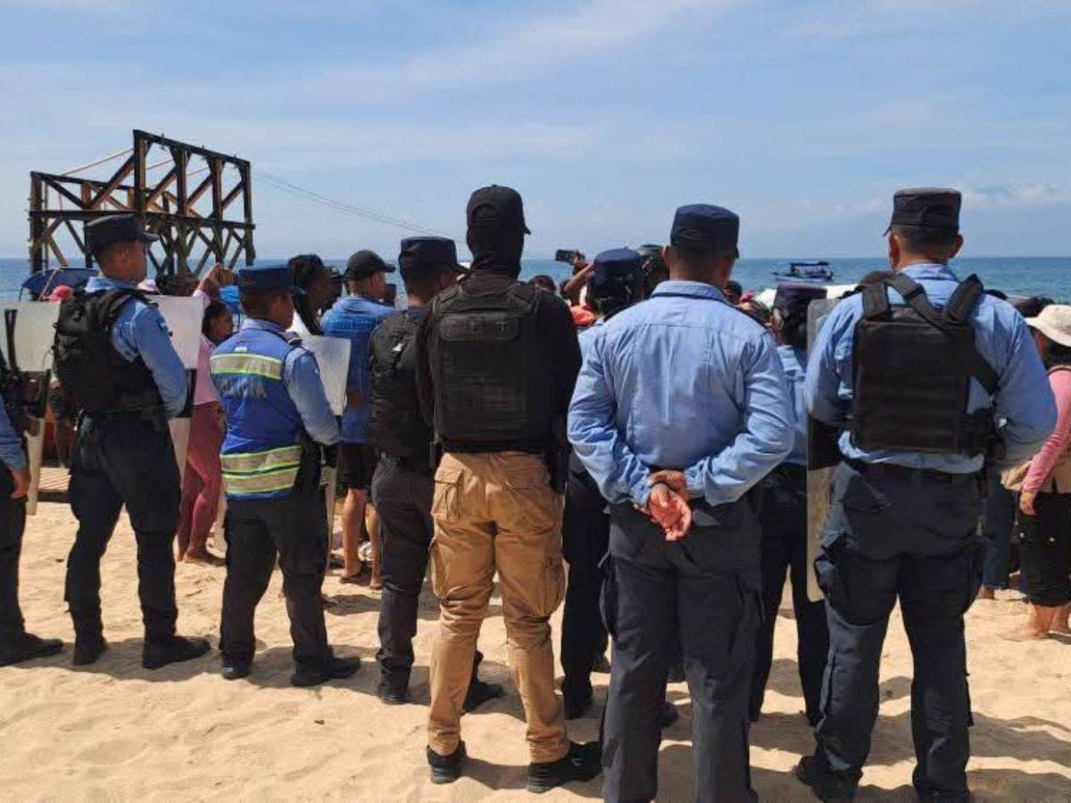 Garífunas protestan en Cayos Cochinos contra reality español por amenaza a tortugas marinas