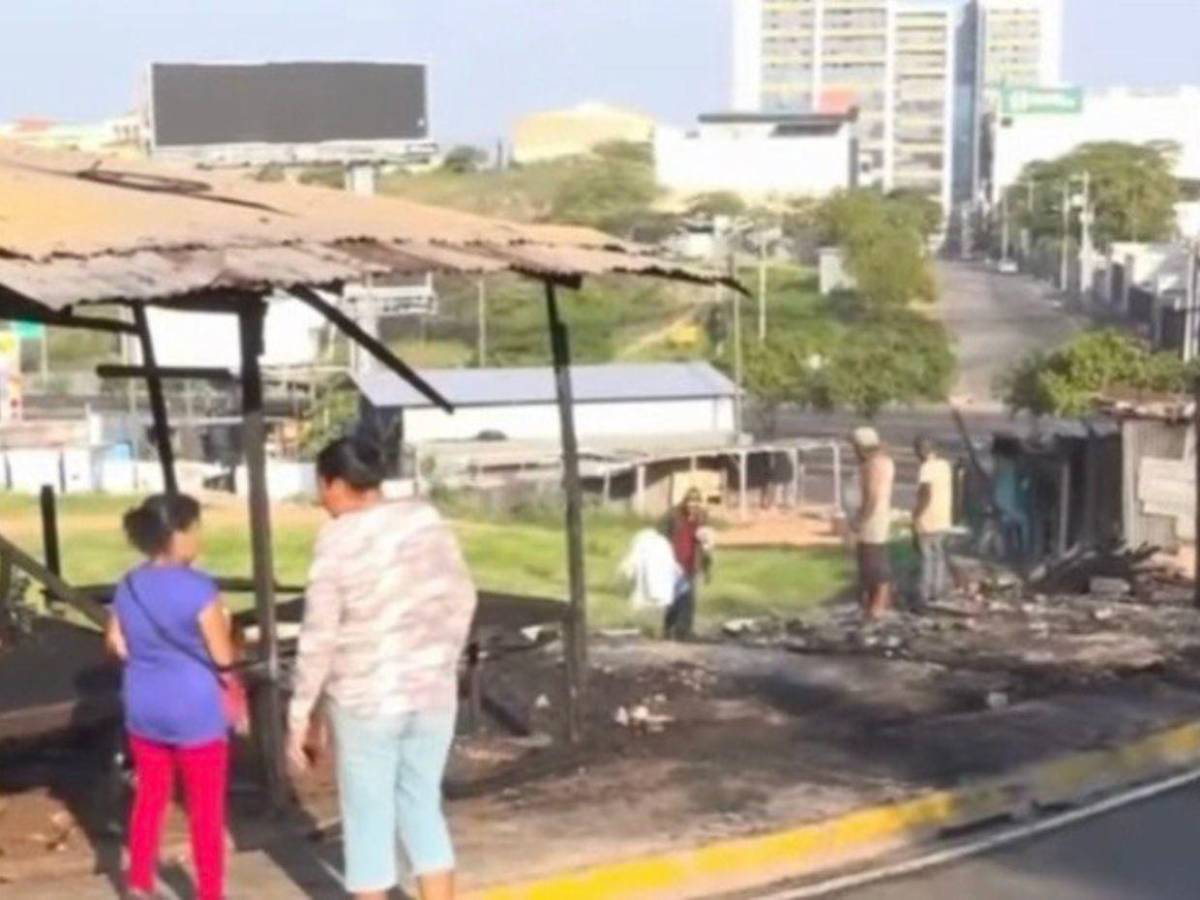 “Le metieron fuego: incendio arrasa con 15 negocios en la Nueva Suyapa, Tegucigalpa