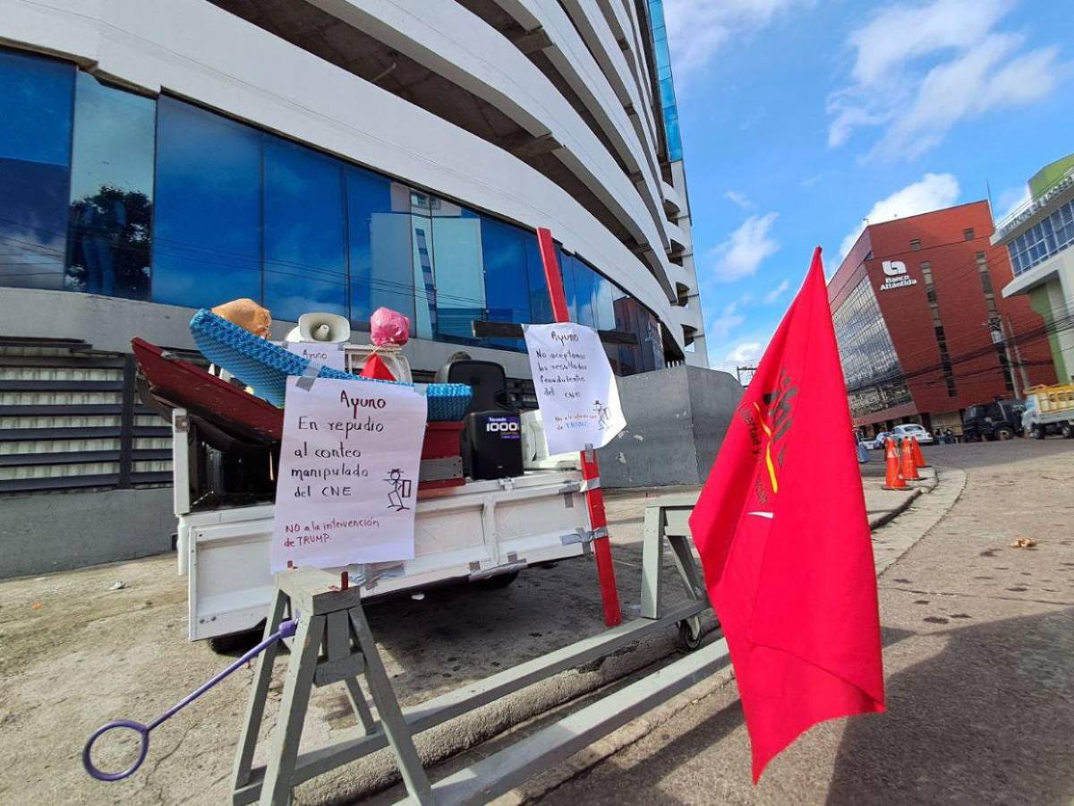 Militante de Libre realiza huelga de hambre frente al RNP: No aceptamos los resultados