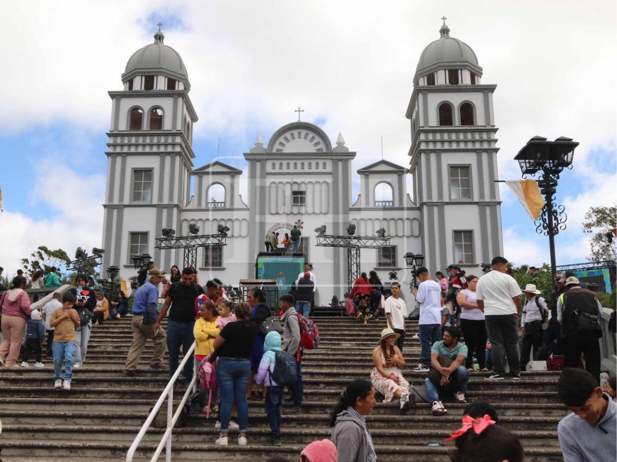 Largas filas, misas y promesas: ambiente previo al aniversario de la Virgen de Suyapa