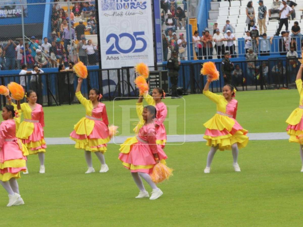 Así fue el show folclórico de Villa de las Niñas en el Estadio Nacional