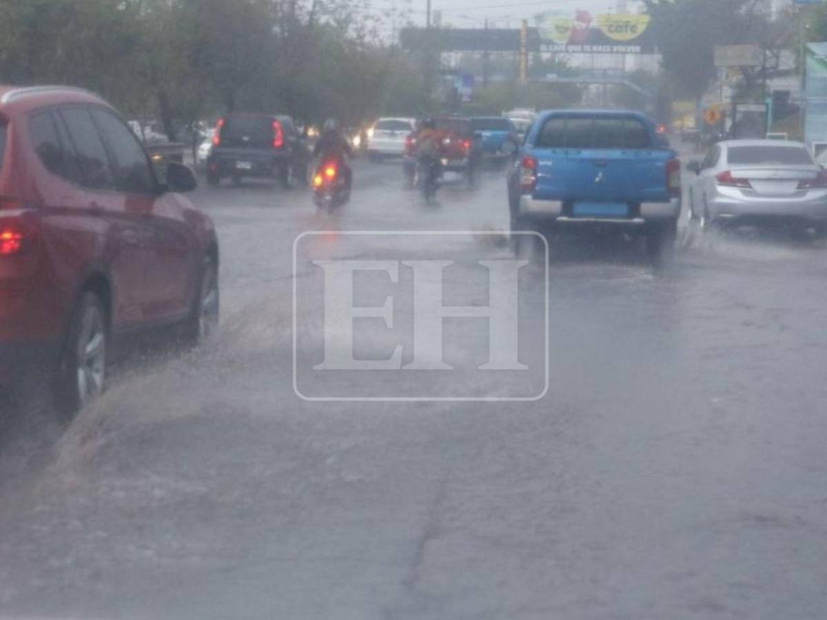 ¡La espera terminó! Fuertes lluvias caen sobre la capital