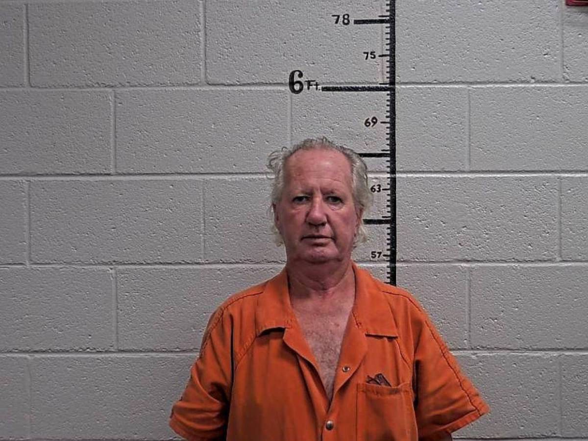 Madre fue asesinada por su propio hijo mientras su esposo observaba en Tennessee; ambos la incineraron