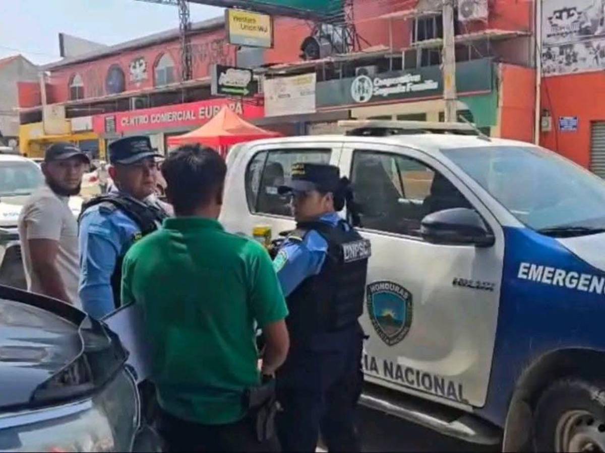 Detienen al hombre que arrastraba a un perro con su carro en Choloma