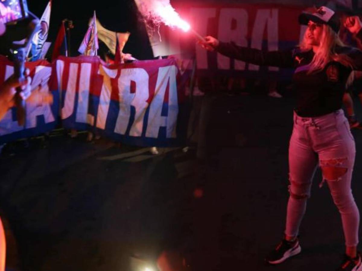 Olimpia vs Alajuelense: Eufórica llegada de la Ultra Fiel al estadio Nacional