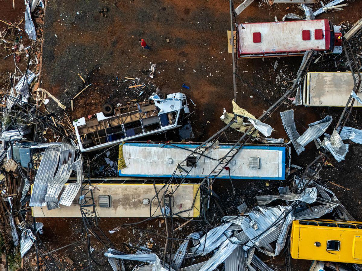 Las desgarradoras imágenes del tornado que arrasó Brasil: Más de 700 heridos y seis muertos