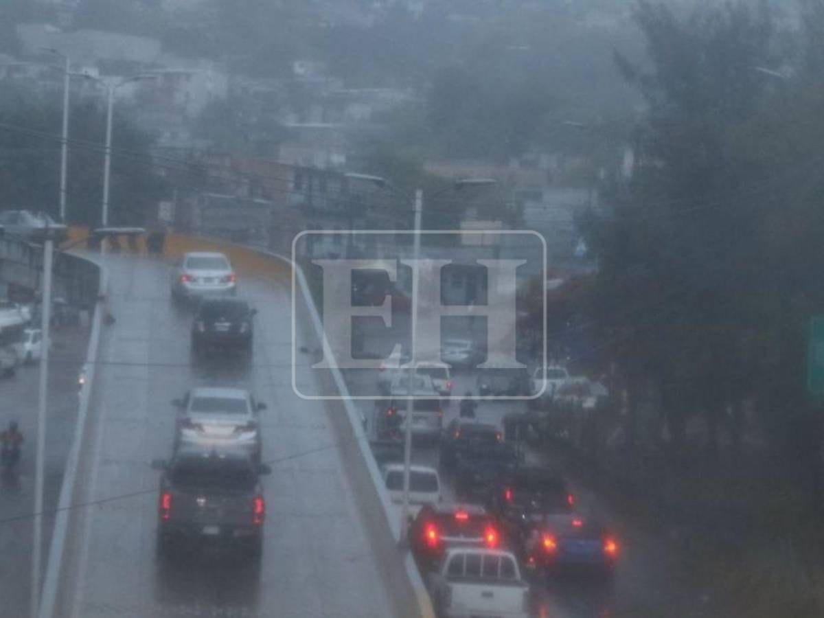 ¡La espera terminó! Fuertes lluvias caen sobre la capital