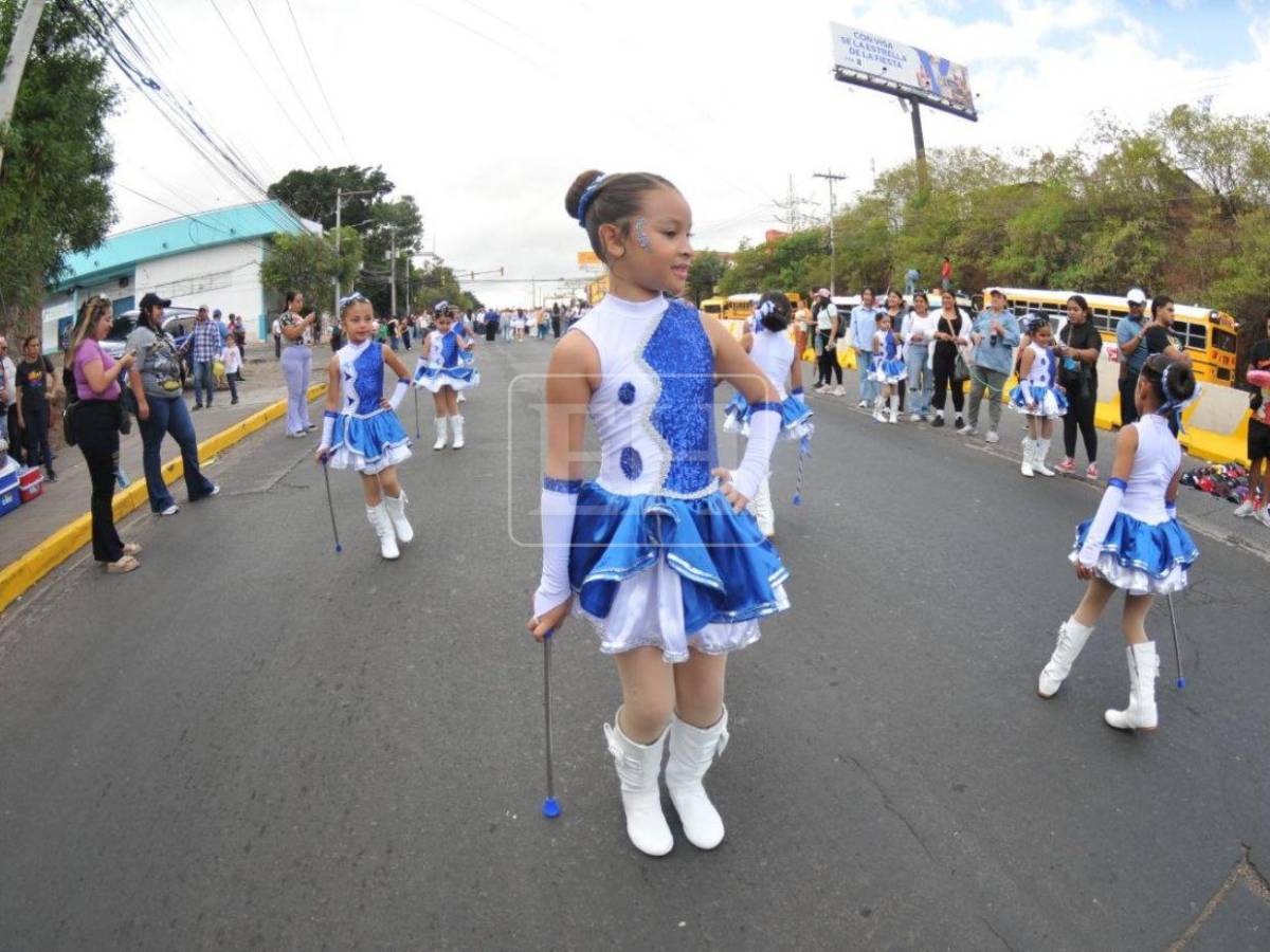 Música, color y ritmo: así se viven los desfiles escolares este domingo en la capital