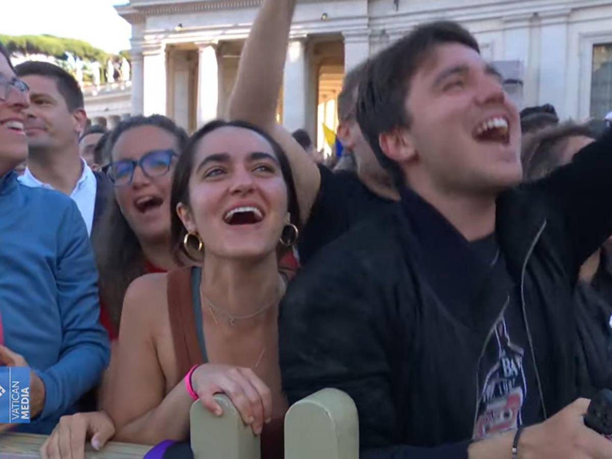 ¡Habemus Papam! Así se celebró en la plaza de San Pedro el anuncio del nuevo papa