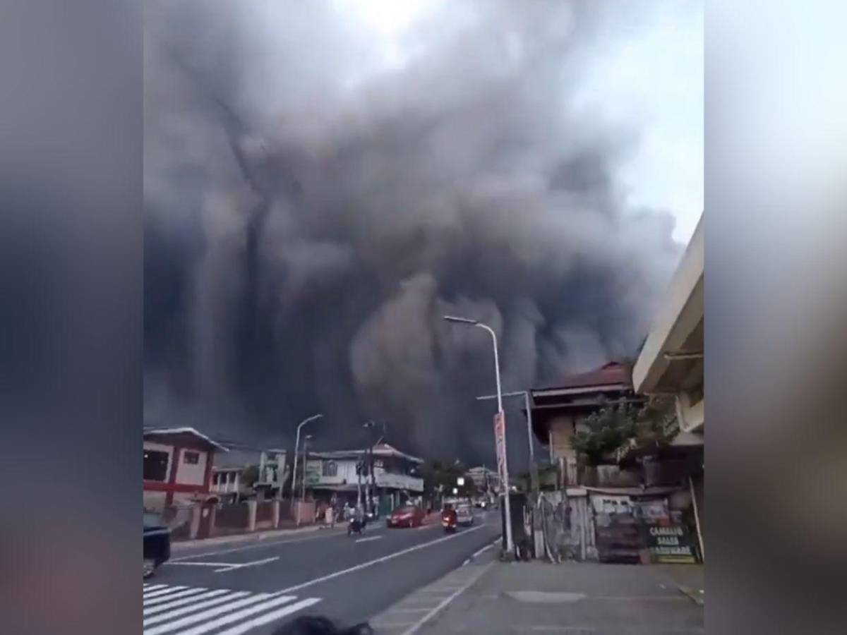 Imágenes de la actividad del volcán Mayón: Evacuan a 1,500 familias en Filipinas