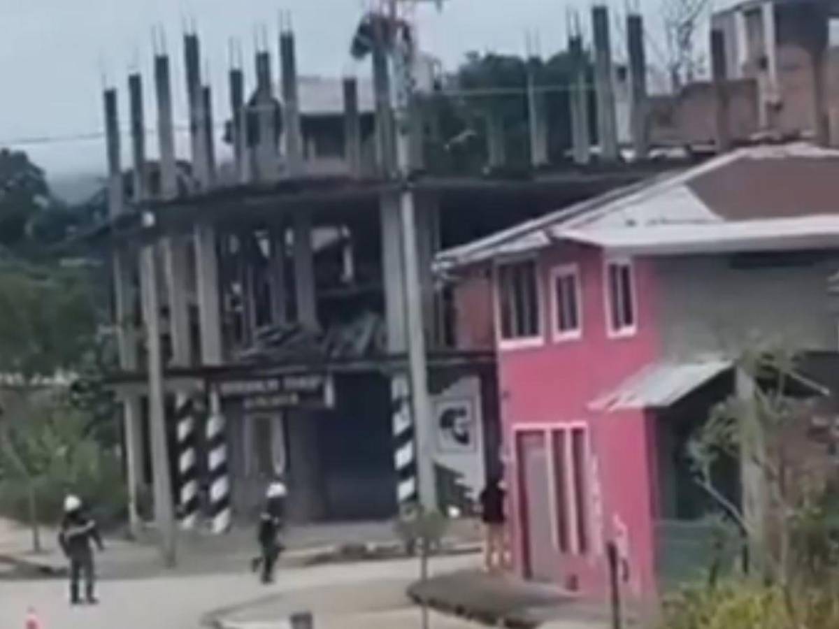 Un hombre murió electrocutado tras intentar salvar a su compañero en Ecuador