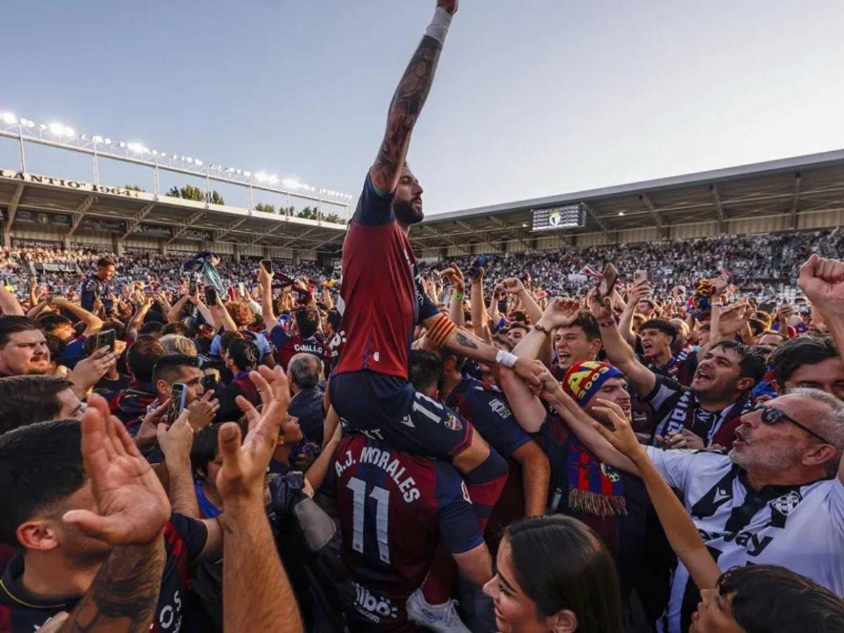 Un ganador del Balón de Oro jugó aquí: Levante, el equipo interesado en Kervin Arriaga