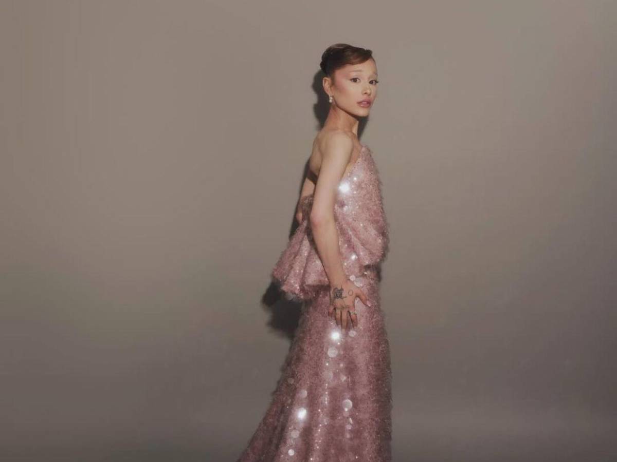 Ariana Grande es atacada por un fan en el estreno de Wicked: For Good; Cynthia Erivo corre a rescatarla