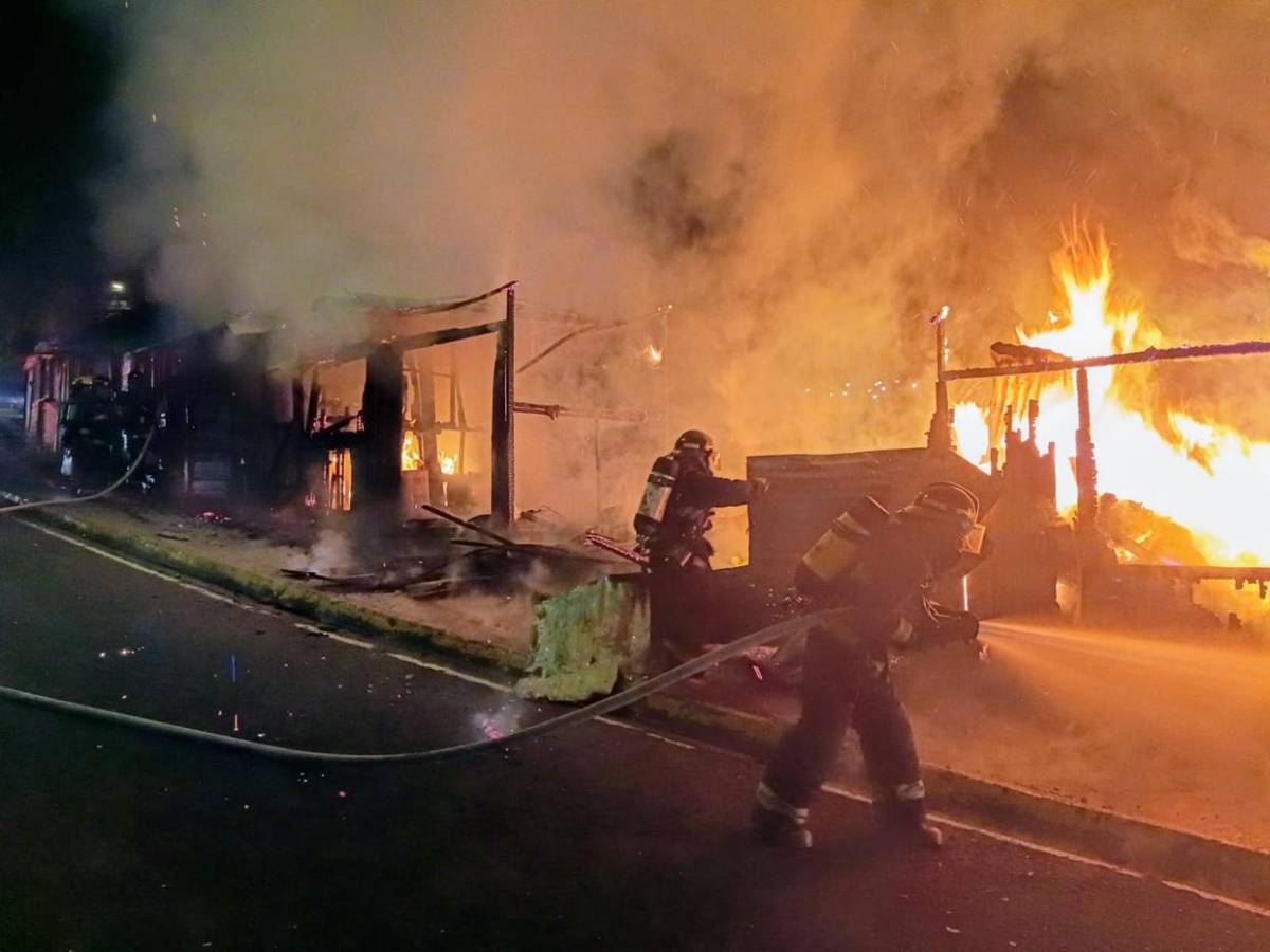 Solo escombros quedaron: dos incendios en puestos de la Nueva Suyapa en apenas 10 días