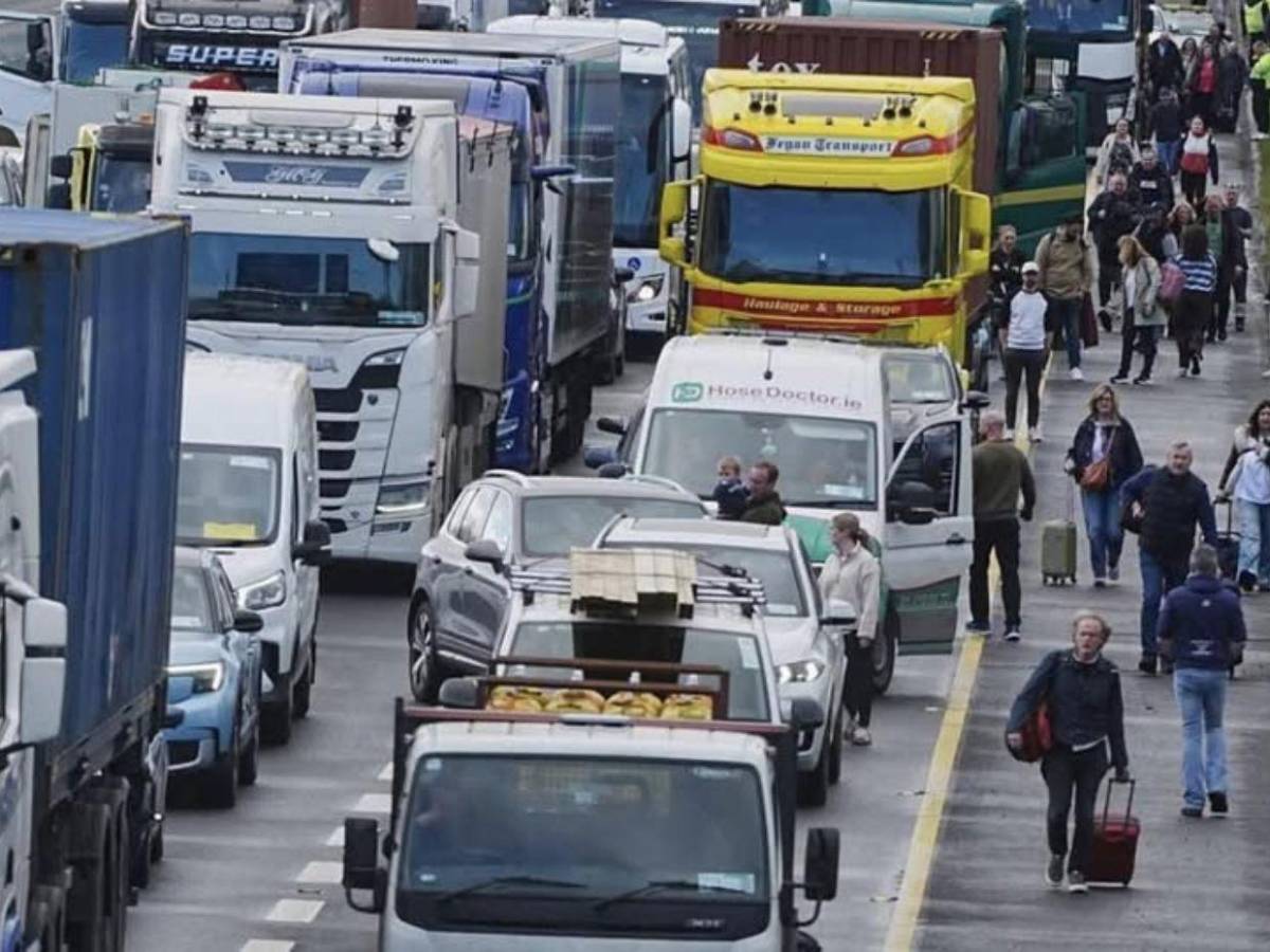 Bloqueos y caos vial en Dublín por alza en combustibles