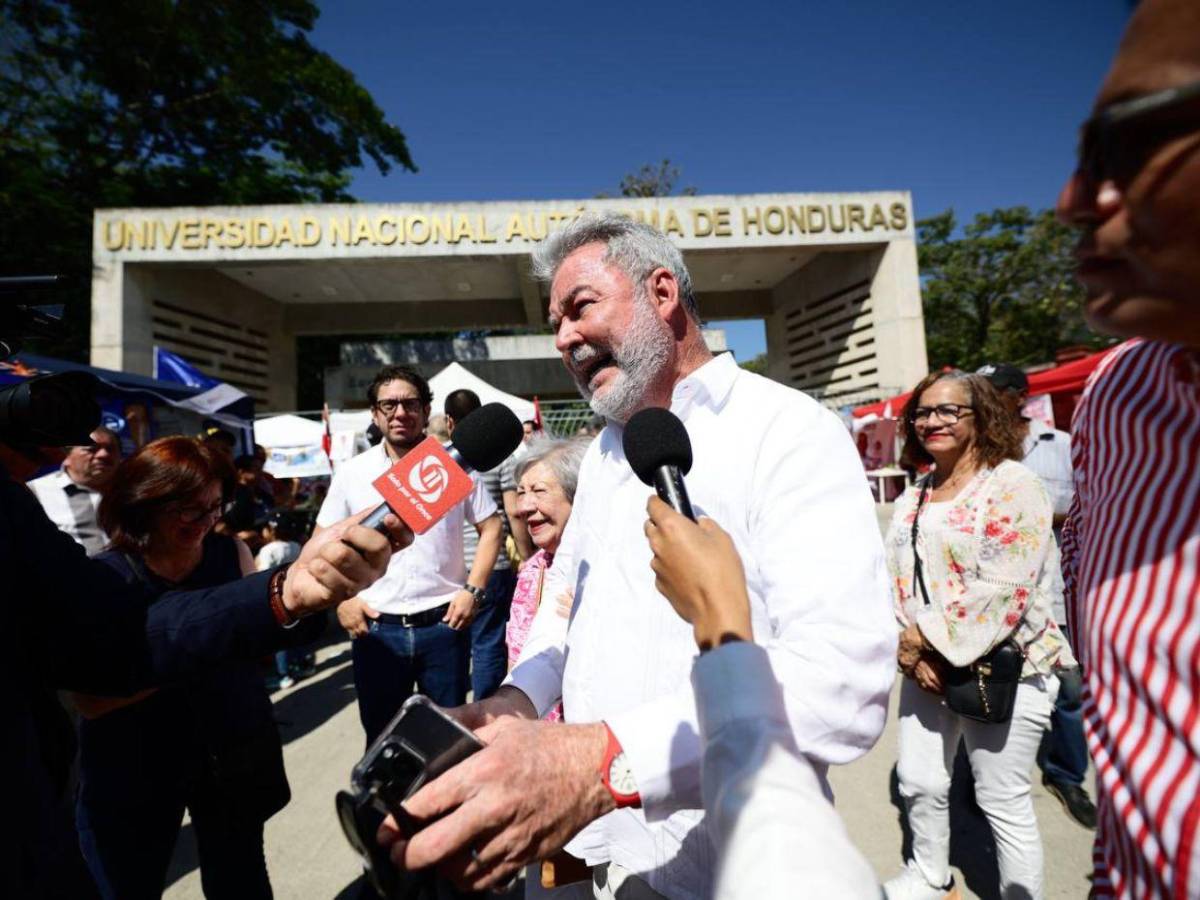 “Libre es una m...”: Roberto Contreras critica retraso en la apertura de urnas en SPS