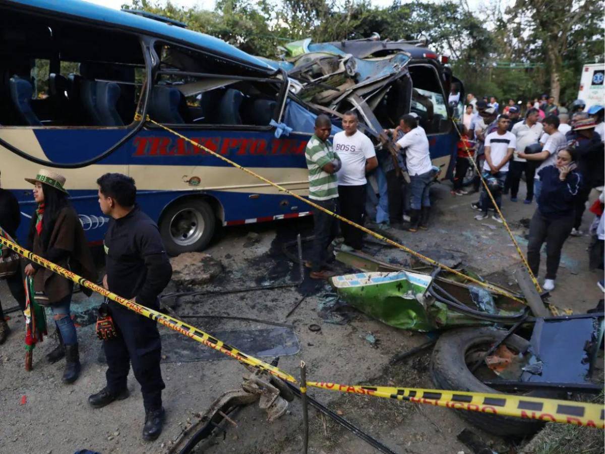 Los asesinos son los narcoterroristas: 19 muertos tras ataque con bomba en la Vía Panamericana