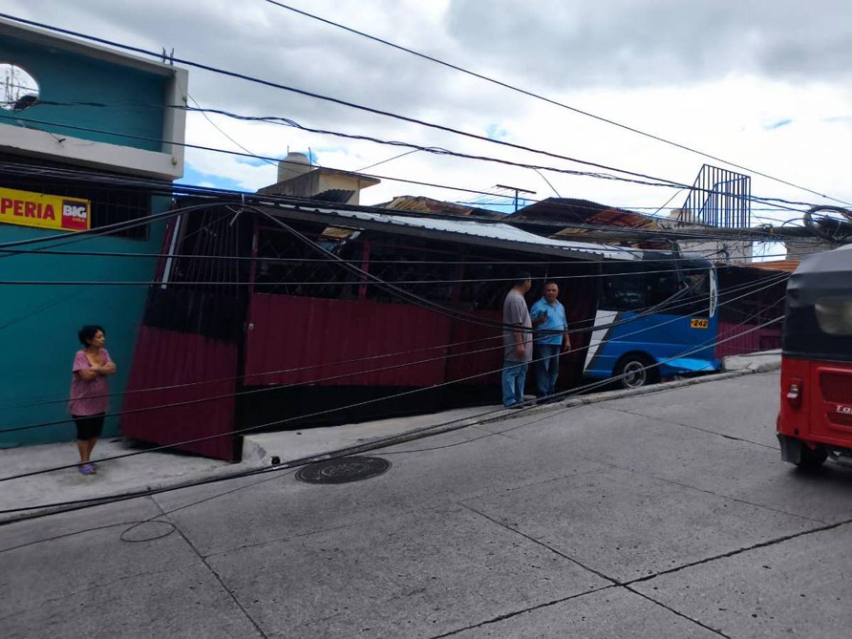 Rapidito se estrella contra una casa dejando varios heridos en colonia San Francisco