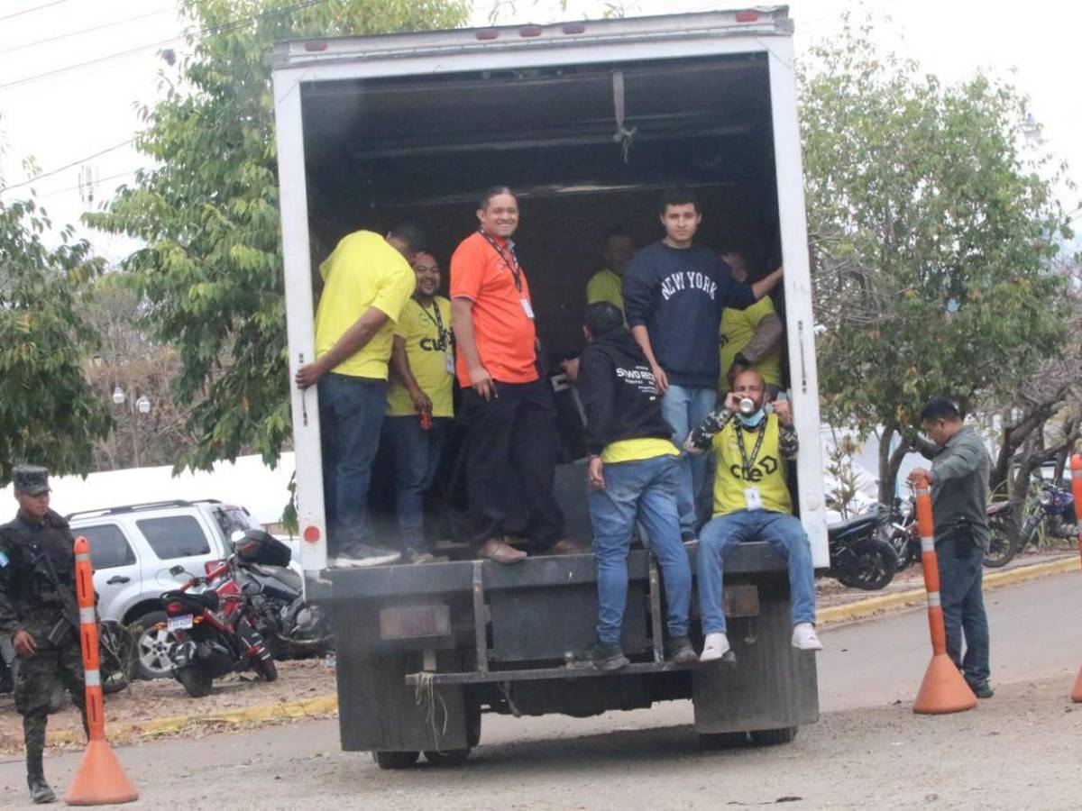 Inicia la esperada descarga de maletas electorales en Centro Logístico del CNE