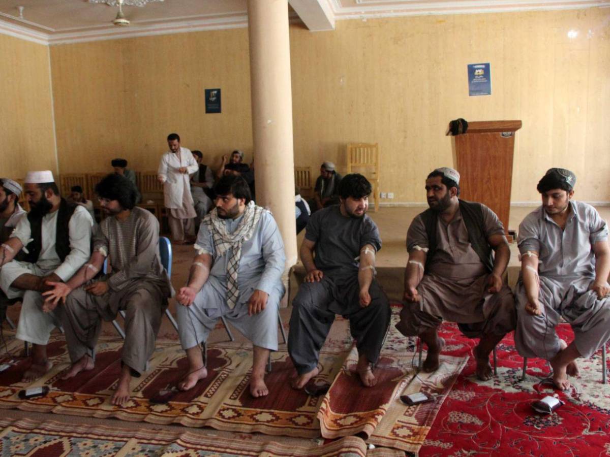 Más de 2 mil heridos y más 800 muertos deja terremoto en Afganistán